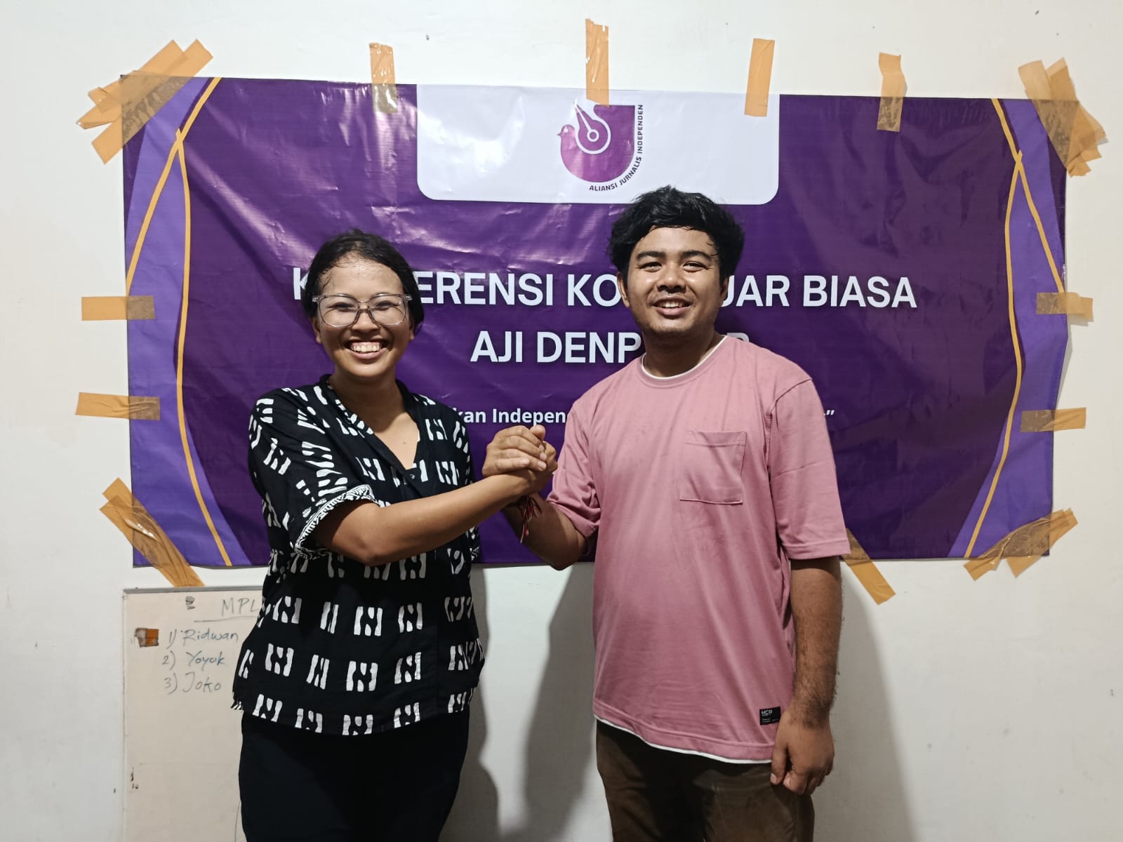 Ketua dan Sekretaris AJI Denpasar