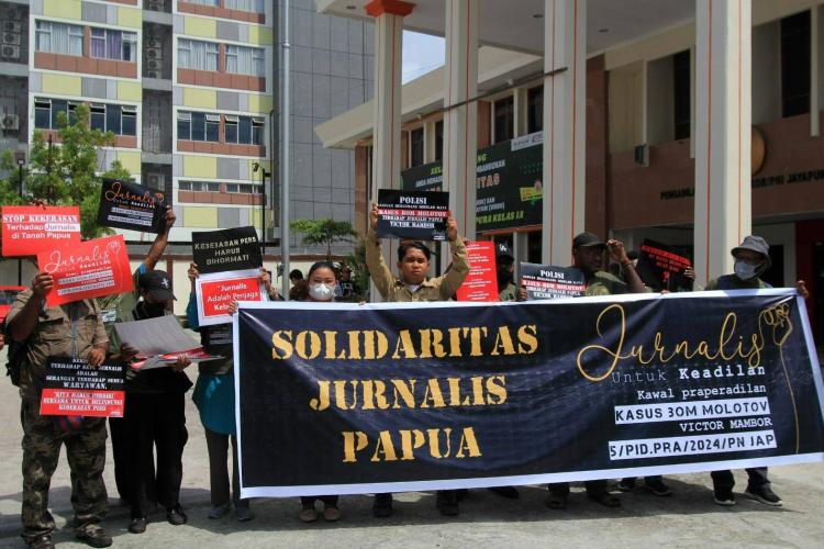 Pra Peradilan atas penghentian penyidikan dugaan teror bom terhadap Victor Mambor yang disidangkan di Pengadilan Negeri Jayapura Kota Jayapura Papua pada Selasa 2 Juli 2024.