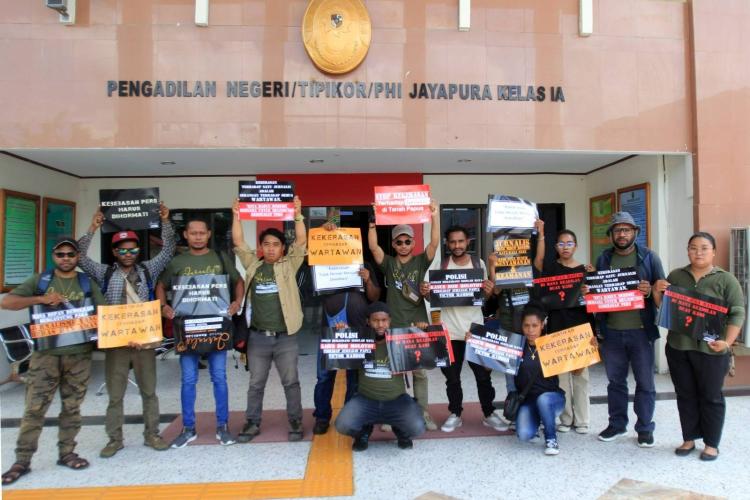 Pra Peradilan atas penghentian penyidikan dugaan teror bom terhadap Victor Mambor yang disidangkan di Pengadilan Negeri Jayapura Kota Jayapura Papua pada Selasa 2 Juli 2024.